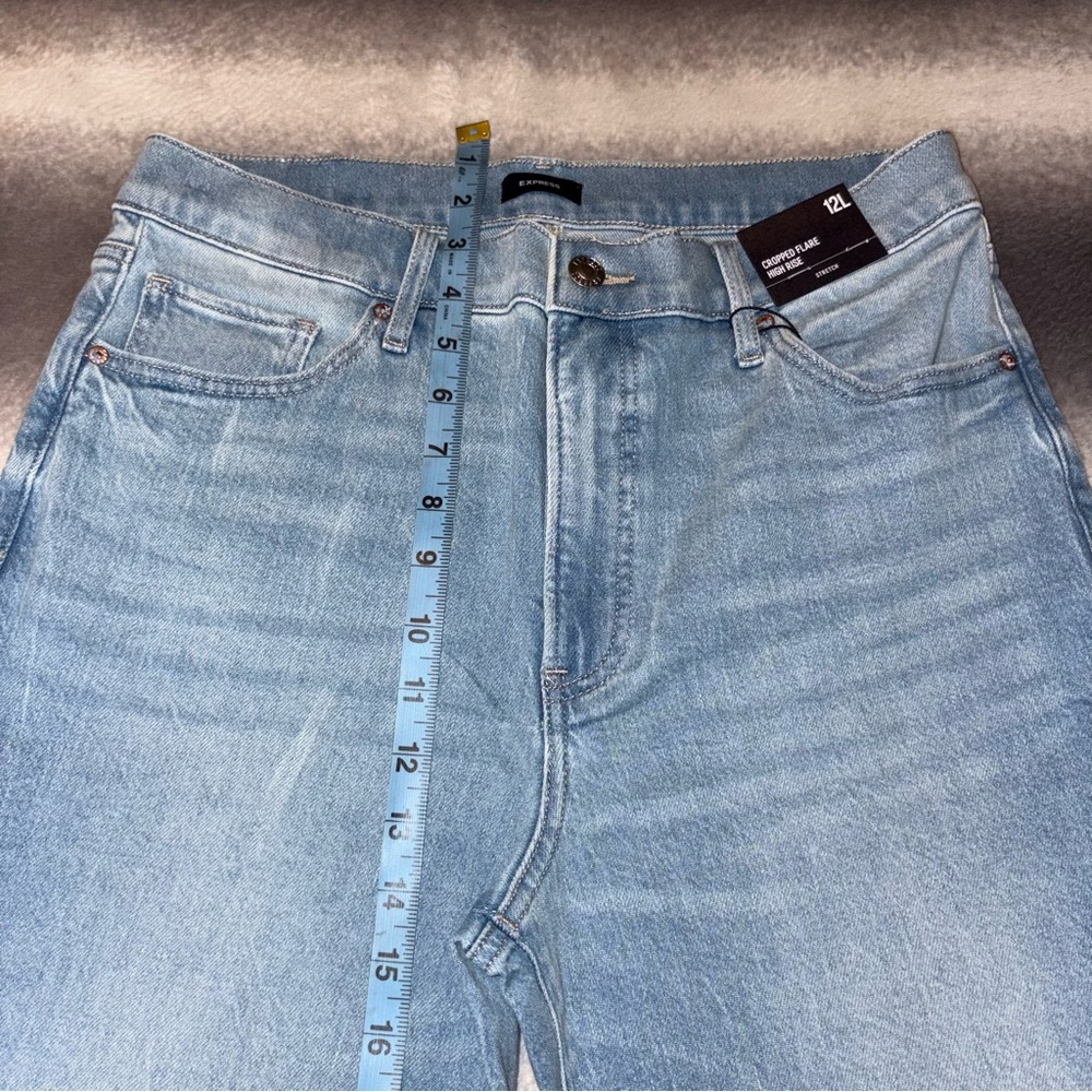 Express Cropped Flare Light Wash High Rise Raw Hem Stretch Jeans Size 12 Long - Picture 9 of 13